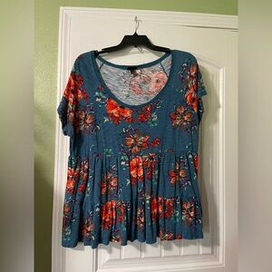 Torrid Teal and Red Floral Short Sleeve Top